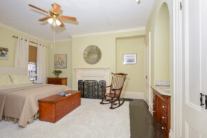 010-photo-bedroom-6997647