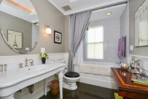 015-photo-bathroom-6997649